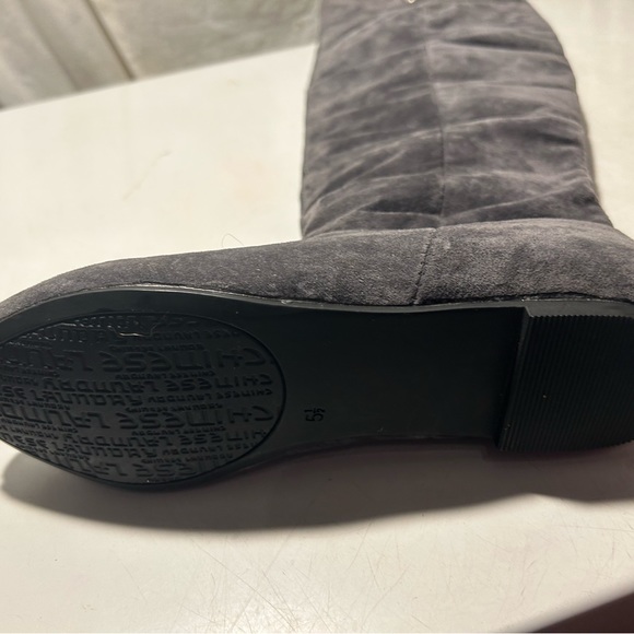 Chinese Laundry flat gray suede boots snap sides size 5.5 NWT - Picture 4 of 5